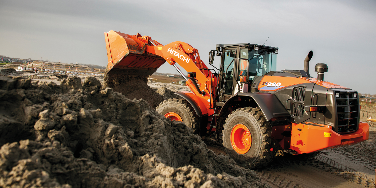 Hitachi_ZW220-6